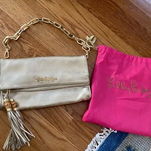 Lilly pulitzer gold clutch. Chain strap can be added. With dust-bag.